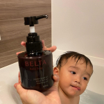 乾燥肌の息子☺︎.ベルタのベビーソープに変えてみました！！泡で出ないのが最初ビックリしましたが、マッサージしながら使うと息子も気持ちよさそうで、お気に入り♡.お風呂後の保湿を忘…のInstagram画像