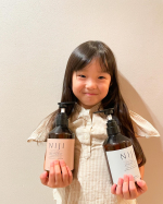 .オシャレに目覚めて口うるさい女子トリートメントもしっかり使ってヘアケアしてるよ♡普段はパパとお風呂だからトリートメントし忘れると『パパがね、忘れるの！』って怒ってるww綺麗な…のInstagram画像