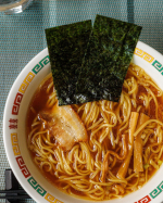 🍴お家でお店の味😳なべやき屋キンレイさまのカドヤ食堂 中華そばをお試しさせていただきました😋この商品、スープもまるごと冷凍されていて、鍋にポンと入れて火をつけて温めるだけでいいの✨　…のInstagram画像