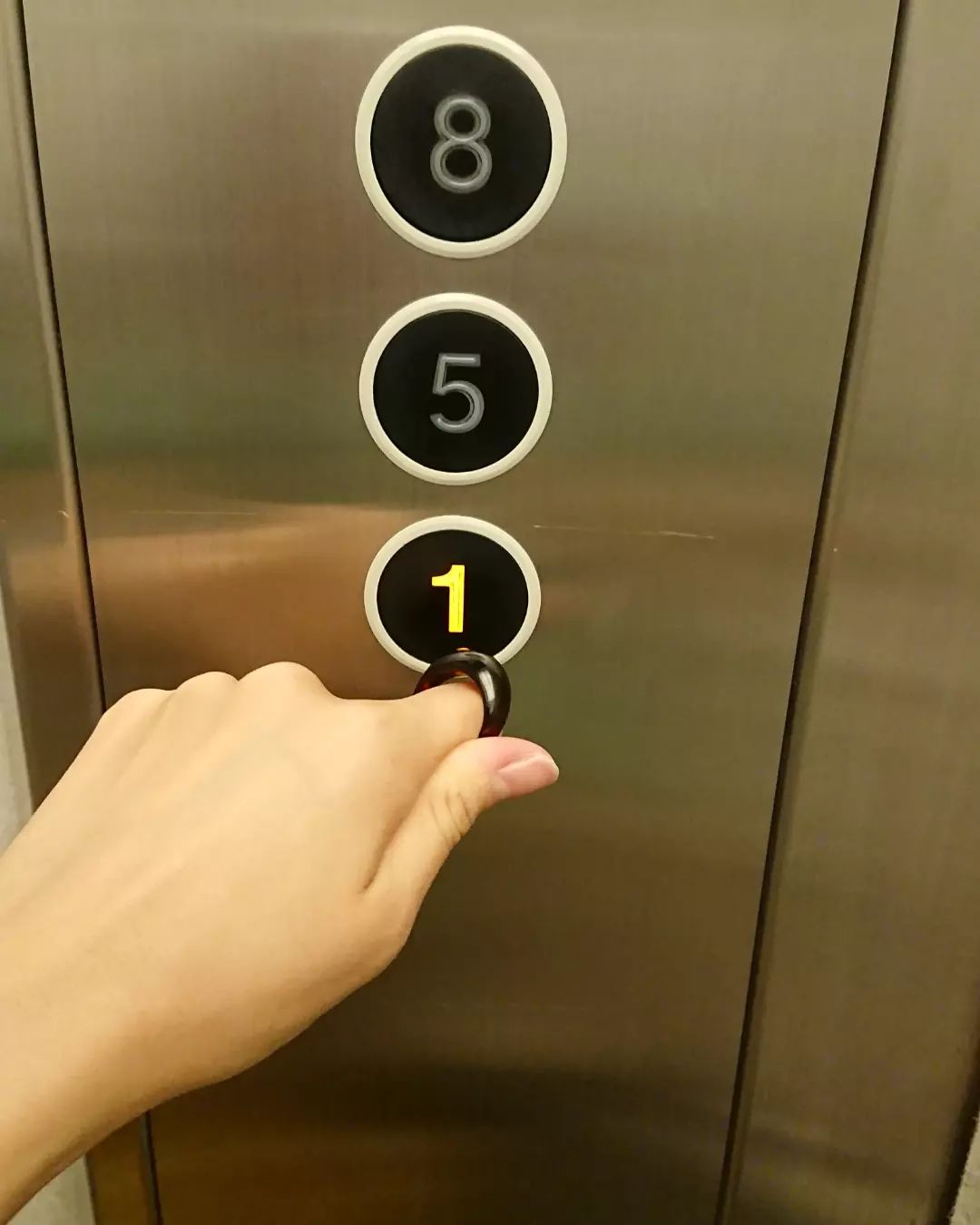 口コミ投稿：おしゃれに対策直接ふれずにボタンをタッチ非接触リング【タッチリン】エレベーター…