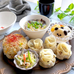 こんばんは😊..#中華プレートランチ ・炊飯器で作るチャーハン・薔薇餃子・春雨スープ・もやしのナムル・フルーツ白玉パンダ..教室の試作。これ、作りたい人…のInstagram画像