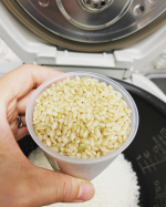 我が家は玄米ごはんが大好き！無農薬玄米のハイゲンキの故郷を白米と1:1で炊き、プチプチ玄米生活を楽しんでいます！！香ばしい玄米の香りがとても良いし、お腹の調子も整うので嬉しいことばかり♡三女…のInstagram画像