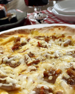 きんぴられんこんご飯の素でシャキシャキ根菜和風ピザ🍕テーブルランド様から9月1日新発売の大きめれんこんがゴロゴロ入ったきんぴられんこんご飯の素はチーズのピザにもピッタリ🍕🍕シャキシャキ食感が…のInstagram画像