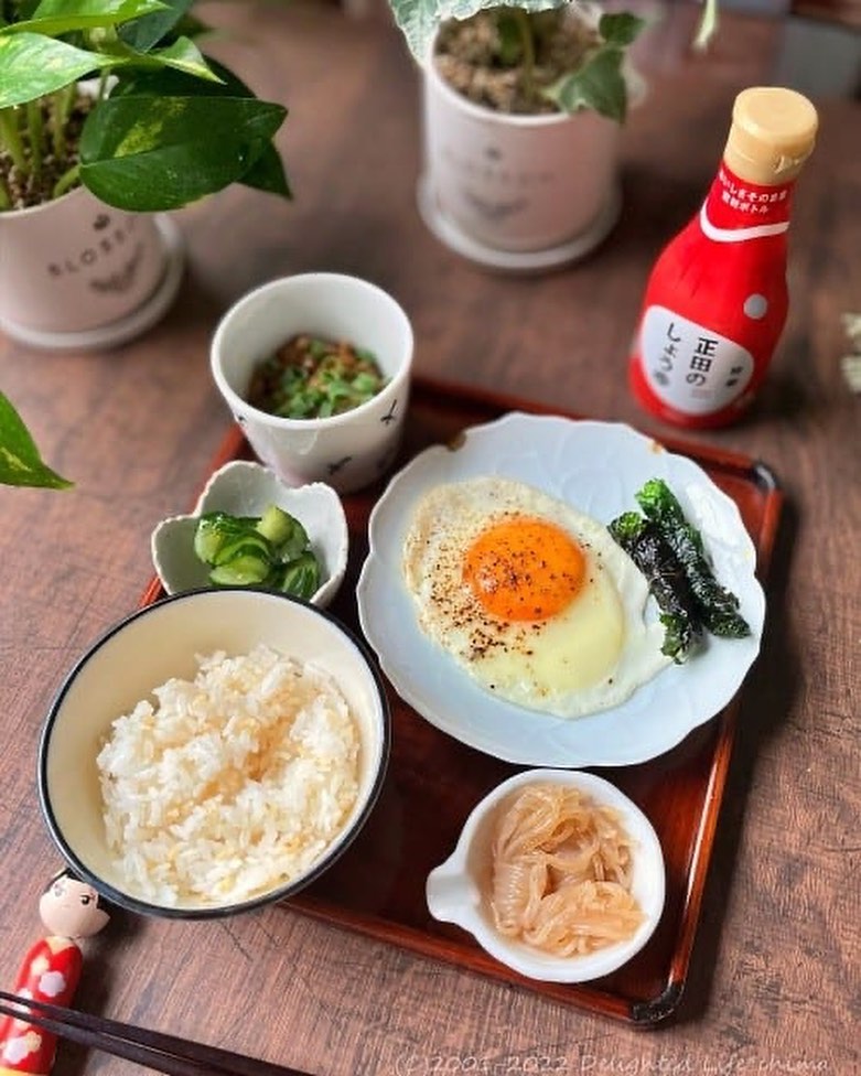口コミ投稿：*普段はパン食ですが、今日の朝ごはんは珍しく和食です。納豆、目玉焼き、くるみ味噌…