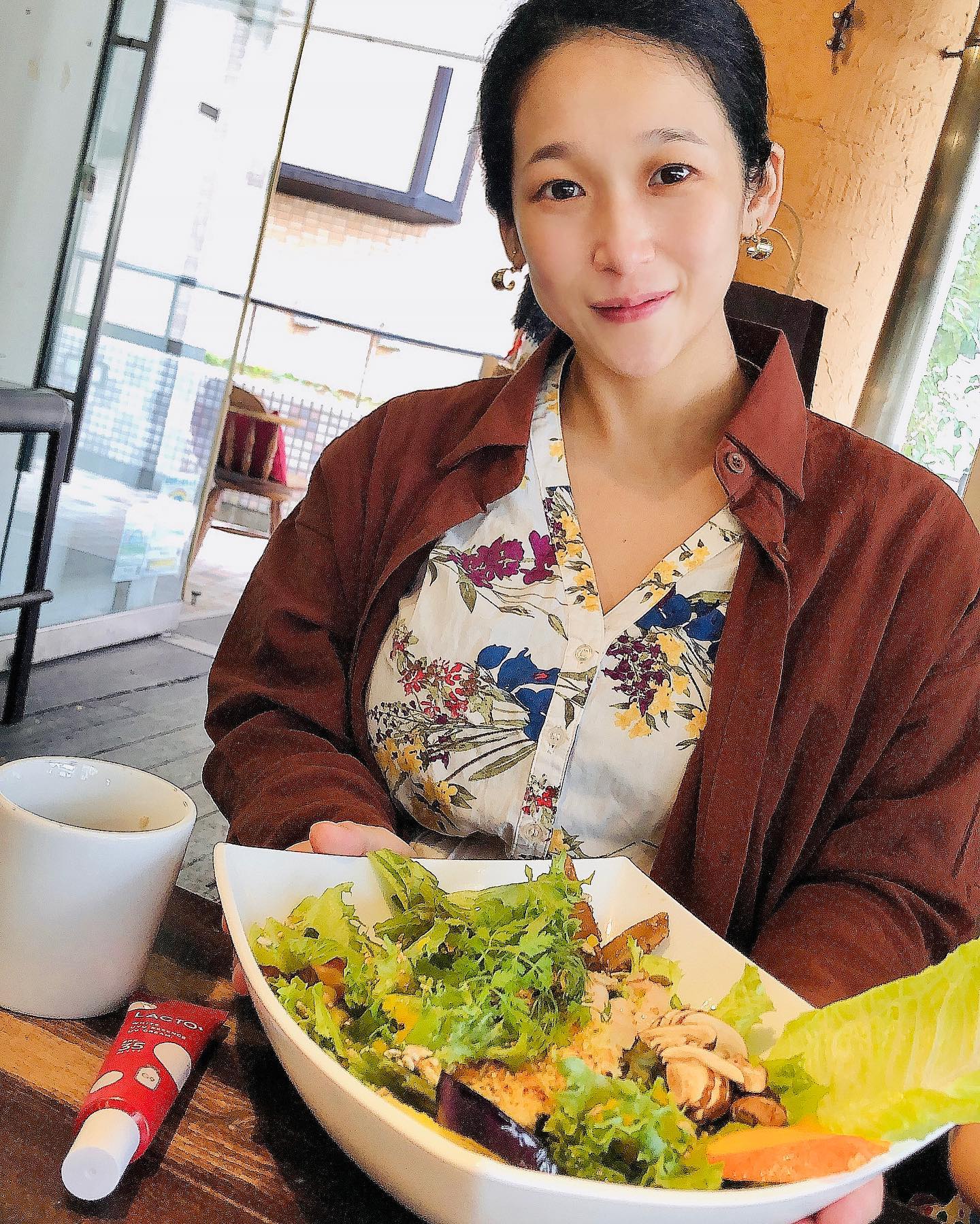 口コミ投稿：Best salad lunch🥗Herb chicken with shrimp boil and mushrooms added🐔🦐🍄Ginger sou…