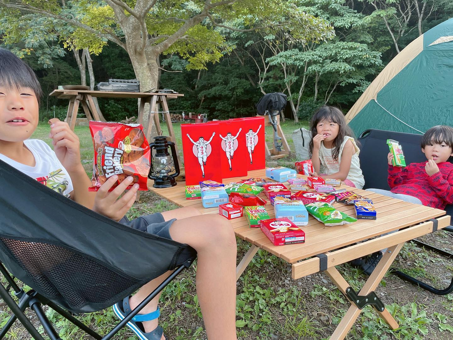 口コミ投稿：昨日のキャンプのおやつタイムの様子♡@glico_direct さまのグリコのお菓子詰め合わせ…