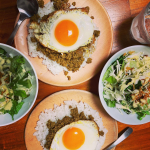 〈冷凍ストック名人〉シリーズのキーマカレーの元を使ってみました♪調味料入り&チャック袋の本品に、お肉を入れて下味冷凍♪凍ったままフライパンに入れて、フタをして加熱！楽々♪ご飯が出来ました😊…のInstagram画像
