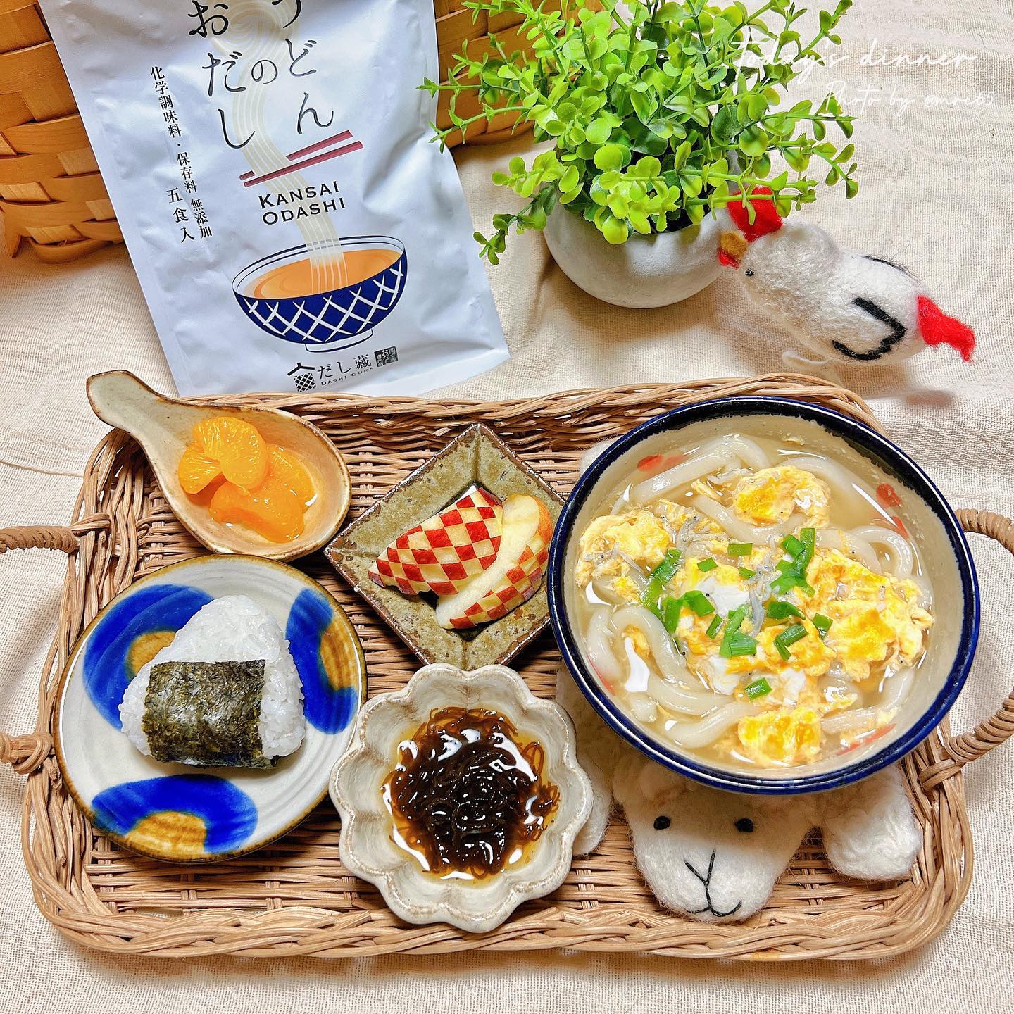 口コミ投稿：ㅤ昨日の息子ごはん ☻☻▫‎しらすと卵のおうどん▫おにぎり▫もずく酢▫りんごとみかんお…