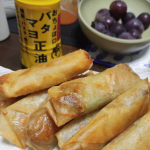 正田醤油株式会社さんの🍳おちょぼ口バタマヨ正油🍳秋の味覚をより楽しめるお料理の味方マヨネーズ・バターの風味を付けた手軽で便利な醤油ベースの調味料✨注ぎ口がおちょぼ口だから使いやすくてす…のInstagram画像