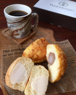 #今日のパン @hattendo_official #八天堂  さまの#くりーむパン #広島メロンパン お試しさせていただきました！〈八天堂のクリームパン〉濃厚…のInstagram画像