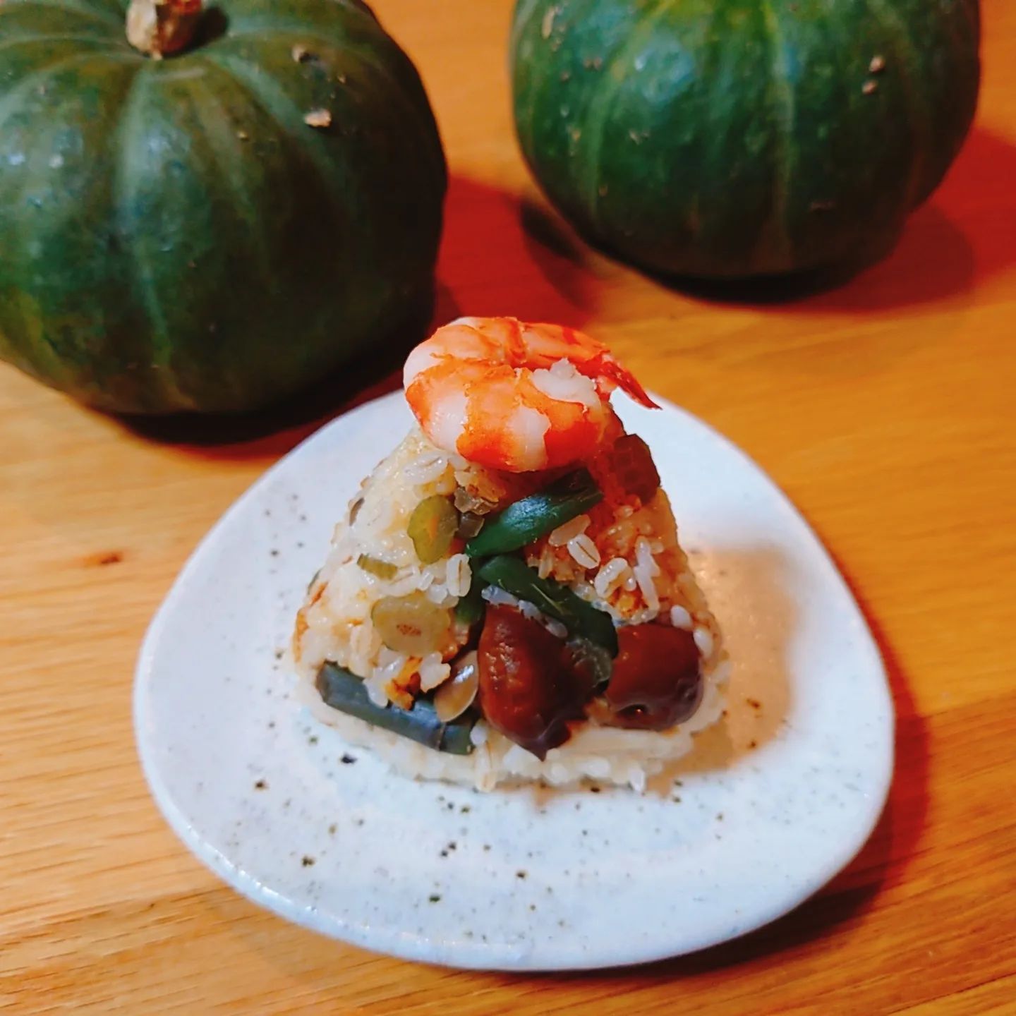 口コミ投稿：🍙山菜きのこおにぎり🍙生協さんの山菜が届いたので、しめじと“もち麦”入れて、炊き込…