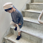 我が家のメンズ達もすっかり秋色コーデ一色に🌰男の子のカーディガン コーデすき。薄顔さんのカーキ 、ベージュ、グレー合わせって難しい。まーたんはもうすぐミドルシニアの6歳なのでサプリを始…のInstagram画像