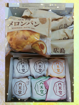 八天堂「くりーむパン5種と広島メロンパン コーヒークリーム」の画像（1枚目）