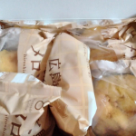 #八天堂 #くりーむパン #広島メロンパン #monipla #hattendo_fan八天堂のくりーむぱん、新発売の広島メロンパンを試させていただきました。とろりとして美味しかったです。また食べ…のInstagram画像