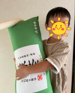@mochidangomura 様の「もち吉オリジナル　ジャンボジェラート抱き枕」当選しました。息子サイズで喜んでくれたよ💕もち吉の煎餅は、美味しいから昔から大好きです。この度…のInstagram画像