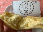 たっぷりクリームの八天堂のくりーむぱんクリームたっぷりなのに甘さ控えめなので食べやすい！広島メロンパンは外側がサクサクで中はコーヒークリーム甘いものが好きな…のInstagram画像