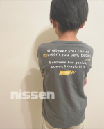 @nissen_kids_official 綿１００％バックプリント長袖Tシャツ着心地も良く、おしゃれで息子もよくこの服を選んでる♪何回も洗っても崩れないしよれない！親子で…のInstagram画像