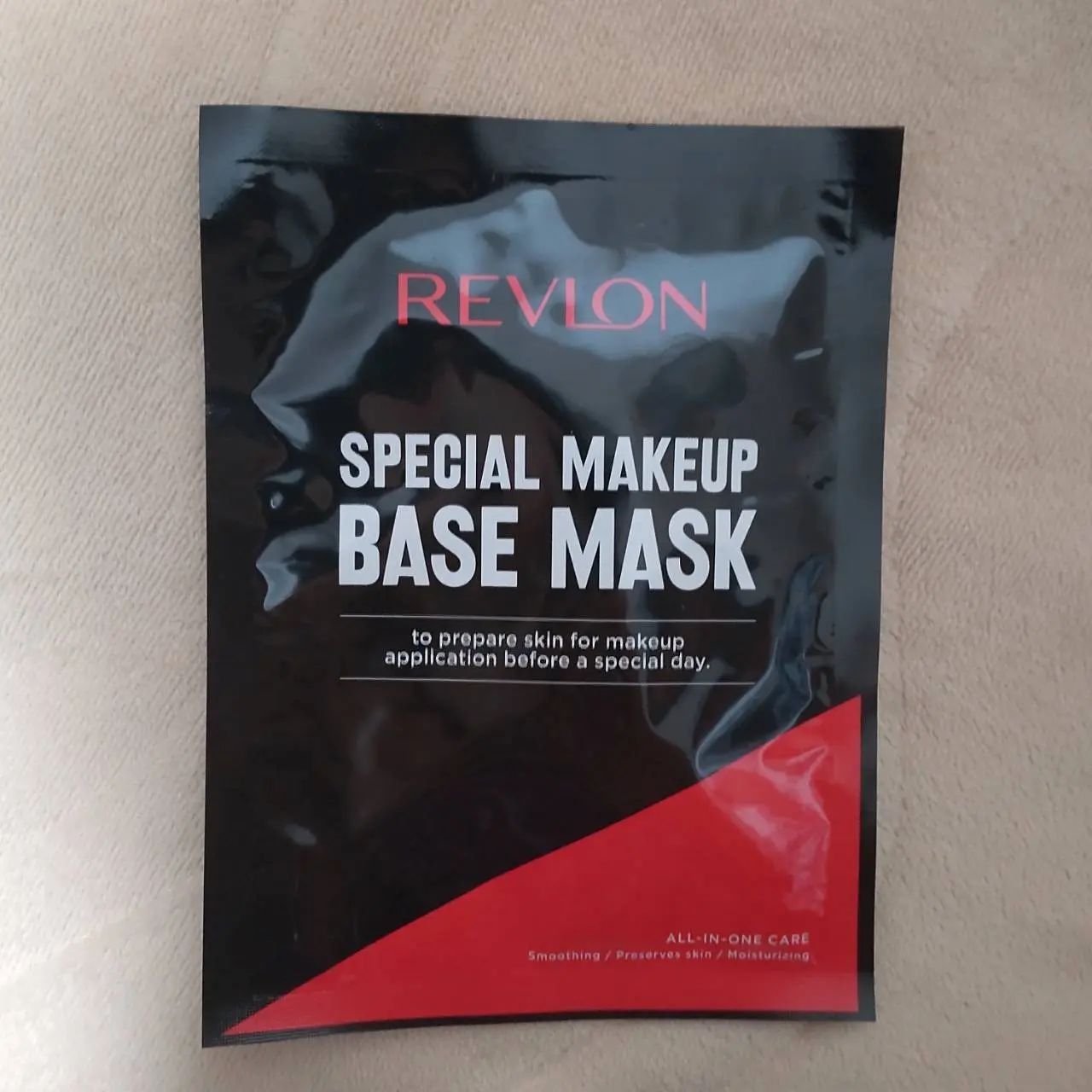 口コミ投稿：◆　REVLON SPECIAL MAKEUP BASE MASK　◆黒と赤のかっこよいパッケージ開けると、美容…