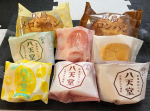 *大好きな八天堂さまより8種類24個の詰合わせをお試しさせていただきました🥰✨カスタード、抹茶、小倉、プリン、桃、瀬戸内レモン各3個広島メロンパン2種類(カスタード、チョコクリーム…のInstagram画像
