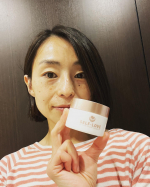 SELF-LOVE オールインワン ラメラ マッサージジェルでスキンケア！育児真っ只中なので、とにかく自分のスキンケアタイムがない！！そんな時はオールインワンが本当に助かる♡適量指にとって、顔…のInstagram画像