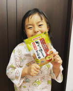 マルトモの『めっちゃ使える ふわふわかつお粉』が本当にめっちゃ使えて、超万能選手なのだ！だしこしが不要なほど、さらさらふわふわのパウダーなので、そのまま入れるだけでお味噌汁が美味しくなる！娘ちゃ…のInstagram画像