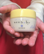 「neobaby ニコリベビークリーム 40mL」こちらは、馬油にアロエやハーブなど植物エキスを配合したケア効果の高いクリームです。肌馴染みもよく高い保湿を実感出来ています。私と子供が…のInstagram画像