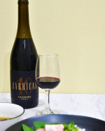 ポルトガル産の赤ワイン〜🍷『ガロドーロ レベルヴァ 10バリカス ヴィーニョ・レジョナル・リスボア』。渋み、深みが適度にありクセになる味わいの赤ワインです🥰お肉との相性が良さそ…のInstagram画像