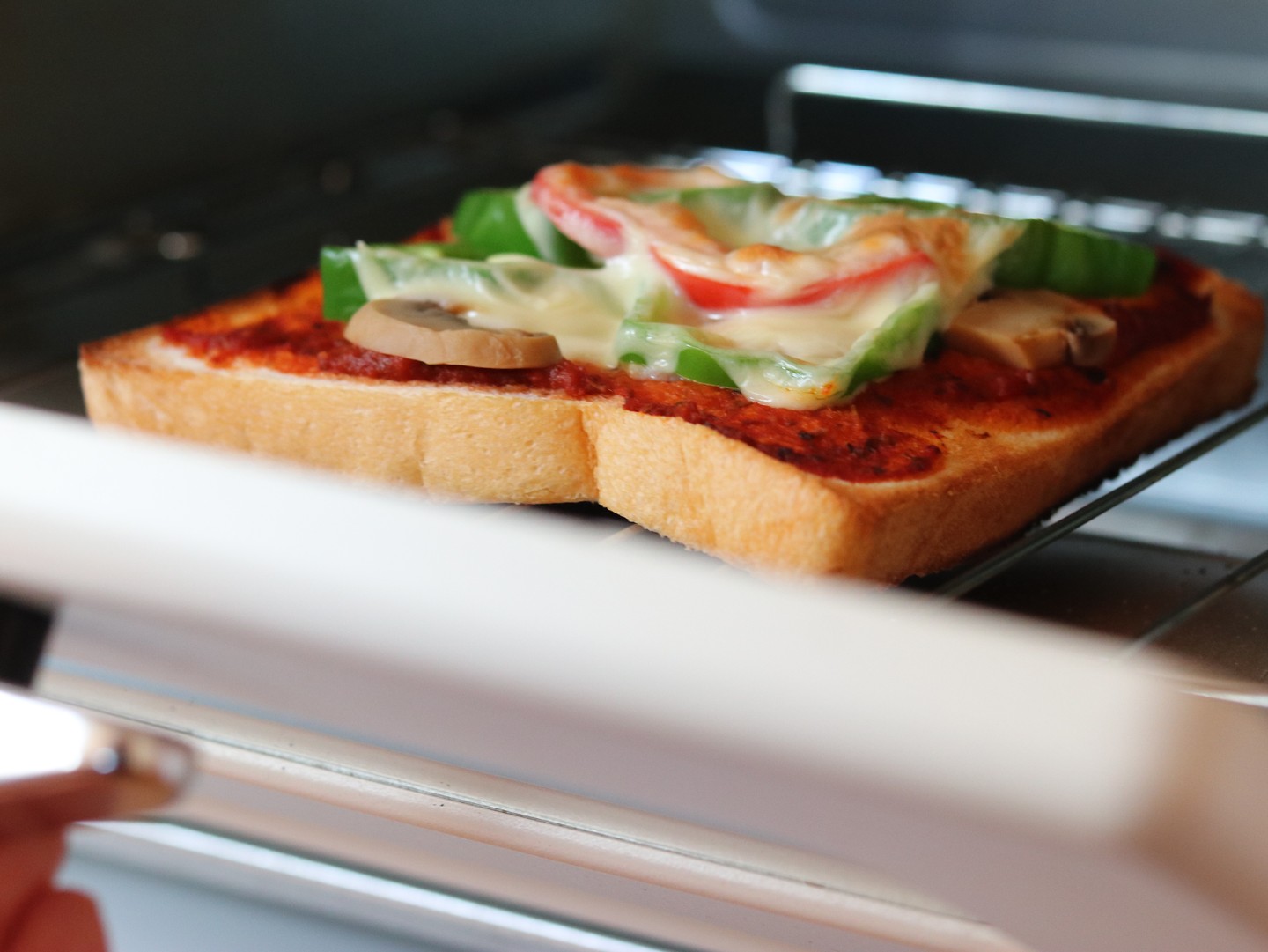 口コミ投稿：テレワークの日のランチは…簡単ピザトースト🍕作り方は簡単！パンにピザトーストソー…