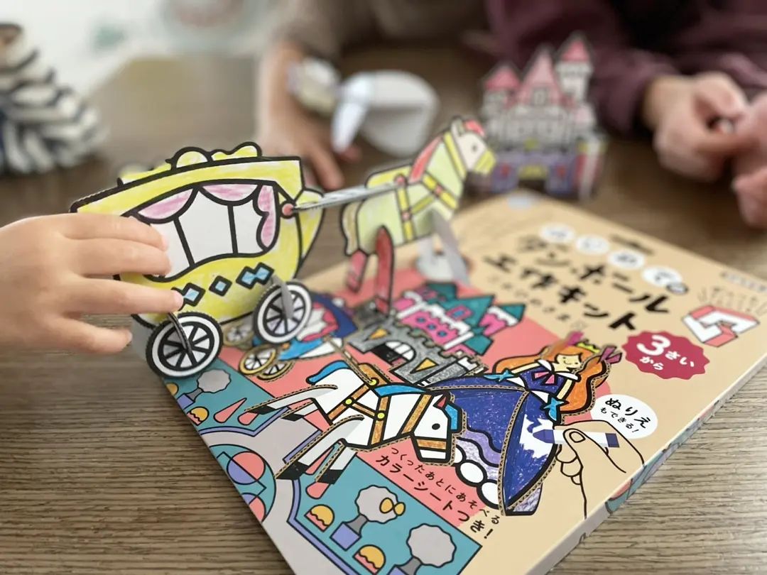 口コミ投稿：【はじめてのダンボール工作キット おひめさま】で工作タイム👸✨✨✨✨ダンボールをぎゅ…