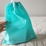 こちらの袋、ただの巾着ではありません。抗菌・防カビ効果のある袋なんです。【Dew (R) 使用 不織布の巾着 L】銅の力で優れた抗菌・防カビ効果があるDew (R)を使用した不…のInstagram画像