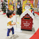 𖤣𖥧𖥣𖡡𖥧𖤣... ✰サンタポストに願いを届けよう！✰@toysrus_jp にクリスマスプレゼントの下見に行ったら“SANTA POST”を発見📮…のInstagram画像