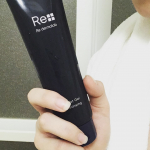 ◆◆ レビュー ◆◆宿泊滞在先のホテルではスペシャルケアしたくなる私☺️W洗顔不要で美容液成分たっぷりなこんにゃくスクラブ入りのクレンジング洗顔✨✨バスタイムに3分ほどマッサージし…のInstagram画像