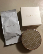 【WATTLE クッションファンデーション】6役1品の美容液クッションファンデーション！１つで6役を叶えてくれます。時短にもぴったりなアイテムです。これ１つで6役（美容エッセンス、メイ…のInstagram画像