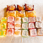「八天堂豪華8種24個詰合せ」✨なんて豪華✨八天堂の大人気商品が8種類、24個も入ってるとっても豪華な詰め合わせ✨おしゃれな箱をあけるのもワクワクしちゃう💕中身は【くりーむ…のInstagram画像