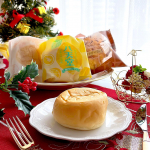 こんばんは😊..#クリスマスにもクリームぱん八天堂のくりーむパンが好き過ぎてクリスマスケーキは、#八天堂のくりーむパン にクリームを塗ったものでもいいくらい😆..…のInstagram画像