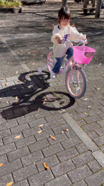 11/16生後1277日・上手く漕げるようになってきた👧🏻🚲だいぶ余裕そう☺️u0040toysrus_jp #PR #日本トイザらス株式会社 #トイザらス #toysrus #誕生日プ…のInstagram画像