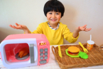 🍗🍔🥤本日、電子レンジでお肉焼いてます🥳🍗笑@toysrus_jp で、販売しているトイザらスオリジナルブランド😌『マイストーリーできたかな？くるくるまわるよクッキングレンジ』…のInstagram画像