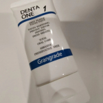 重曹効果で白い歯に✨薬用ホワイトニングデンタワン60g/2800円（税抜）普段の歯磨きで簡単美白ケア無添加重曹パワーで虫歯・口臭・歯茎ケア1ヶ月使ってみました！視覚的には白さはわかり…のInstagram画像