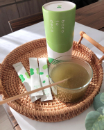 boco to deco日本初のスーパーフードとも呼ばれる 明日葉を丸ごと詰め込んだ青汁です！なるべく野菜中心の食事にしたい！と思っていても、難しい時があります。朝は子どもたちを起こす…のInstagram画像