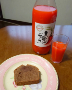 Chocolate pound cake w/ very rich carrot juice, December 2022Sampled an additive-free nutritious c…のInstagram画像