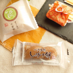 おはようございます☺️本日のおめざ🌱 一六本舗さんのお菓子　　愛媛からの手土産。生姜風味のしょうゆ餅。弾力ある柔らかい食感とねじねじ姿が私はお気に入りでした😋ひとつひとつがユーモ…のInstagram画像