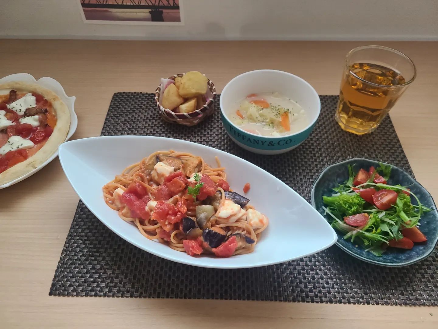 口コミ投稿：#お昼ごはん#パスタ(トマト、なす、ベーコン、モッツァレラチーズ)サラダ(水菜、ブロ…