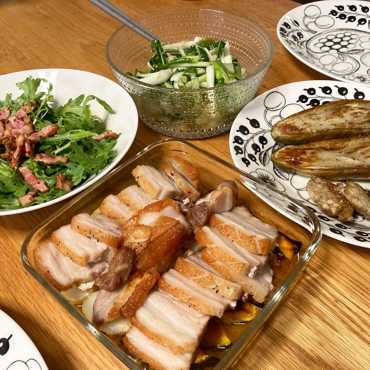 口コミ投稿：今日の晩ご飯🥢らでぃっしゅぼーやで届いた野菜をたっぷり使って晩ご飯🍚塩豚のロース…