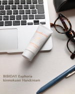 BIBIDAY・Euphoria キンモクセイ ハンドクリーム 30gハンドクリーム必須の季節ですね〜。でもハンドクリームって塗ったあとのベタつきが残ることもあって次の作業に移れないか…のInstagram画像