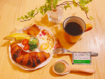 今日の朝ご飯🍽久しぶりにクロワッサン🥐で朝ごパン✨　サクサククロワッサン美味しかった💓💓子どもたちリクエストのベーコンエッグも🥓🥚お野菜少なめなメニューだったので、ハイ・ゲンキ スピルリナ…のInstagram画像
