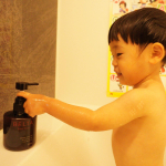 𖤣𖥧𖥣𖡡𖥧𖤣...泡じゃない？！ミルクで洗う「ベルタベビーソープ」1歳と3歳の兄弟に毎日使用しています♩ミルクで洗うので子どもの肌への負担が少ないのが嬉…のInstagram画像