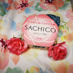 .「株式会社 ペリカン石鹸」さんの、ボディ用石けん「SACHICO（サチコ）」です。.特徴的な形はバラの花をイメージしているのかな？私が大好きなピンク色。そしてローズの香り。.…のInstagram画像