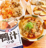 正田醤油の「鴨汁つゆ」✨鴨汁そばが大好きなわたしにうれしい出会い！めんつゆはいろいろあれど、鴨汁つゆってあんまりない。この「鴨汁つゆ」を使っておそばを作れば、お手軽に本格的な鴨汁そばができち…のInstagram画像