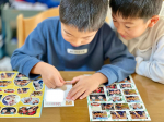 みんなのシールを使って担任の先生やお友達に年賀状を送った息子☺️母的には可愛い写真が好きだけど、息子達はかっこいい写真が好きみたい☺️元旦の朝からそれぞれのお気に入りのシールを選んで心…のInstagram画像