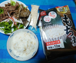 はくばく様のもち麦。もち麦は食物繊維が豊富で、ぷちぷち・もちもちした食感があっておいしいのが特徴です✨実家に帰省したときも持っていき食べました😊プチプチ食感が美味しいです！クセがなく食べやす…のInstagram画像